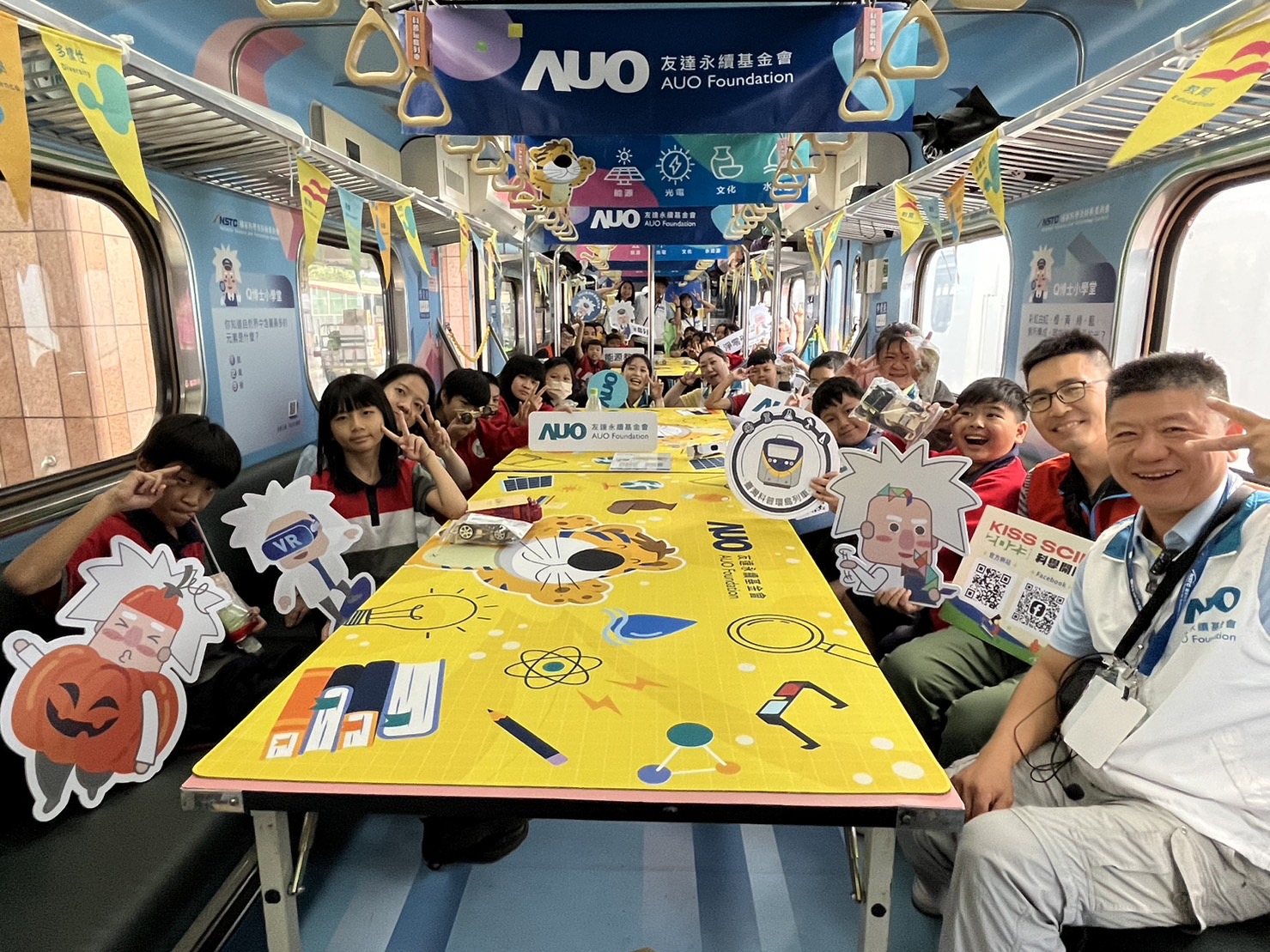 3499拉斯维加斯永續基金會參與「臺灣科普環島列車」，設計基礎科學車廂課程，以「淨零碳排和永續能源」為主題，讓學生透過創意實驗認識淨零知識，以及思考生活中的減碳行為